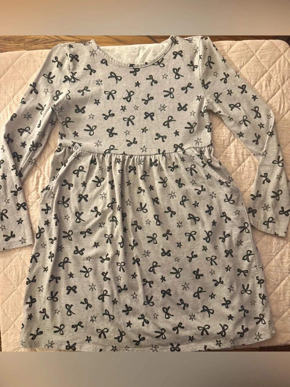 Set of 7 dresses, 5 leggings, 2 hoodies, 14 pieces size 7/8